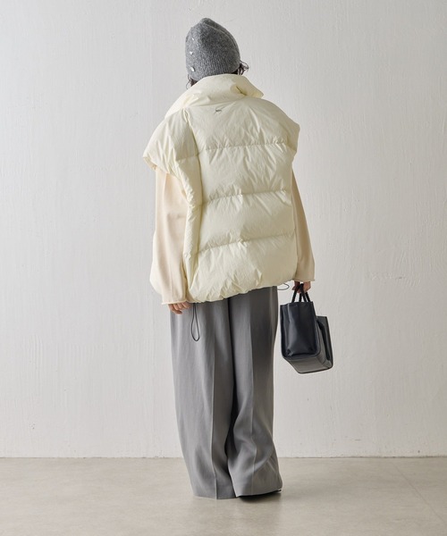 ear PAPILLONNER(イアパピヨネ)の「《一部店舗&WEB限定カラーあり》リサイクルダウンベスト【SUM1 STYLE(スミスタイル)】(ダウンベスト・レディース・ブラック/ピンク/グリーン/アイボリー・FREE)」の8枚目の写真