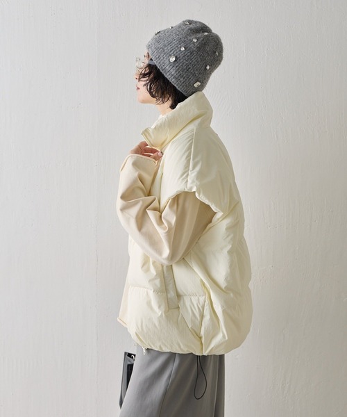 ear PAPILLONNER(イアパピヨネ)の「《一部店舗&WEB限定カラーあり》リサイクルダウンベスト【SUM1 STYLE(スミスタイル)】(ダウンベスト・レディース・ブラック/ピンク/グリーン/アイボリー・FREE)」の10枚目の写真