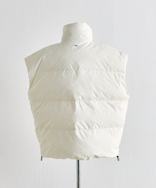 ear PAPILLONNER(イアパピヨネ)の「《一部店舗&WEB限定カラーあり》リサイクルダウンベスト【SUM1 STYLE(スミスタイル)】(ダウンベスト・レディース・ブラック/ピンク/グリーン/アイボリー・FREE)」の17枚目の写真