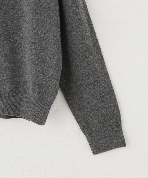 U by SPICK&SPAN（ユーバイスピックアンドスパン）の「LOW CLASSIC Lc / ロウ クラシック エルシー SUPER FONE WOOL HIGH-NECK（ニット/セーター・レディース・チャコールグレー・MEDIUM）」の5枚目の写真