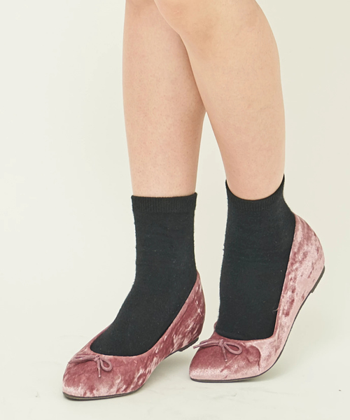 earth music&ecology（アースミュージックアンドエコロジー）の「インヒールベロアパンプス（パンプス・レディース・ベージュ/ブラック/ピンク・L/M/S）」の3枚目の写真