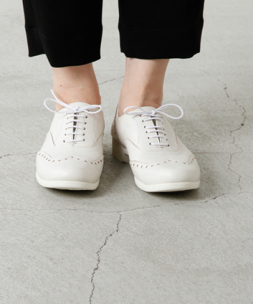 chausser(ショセ)の「「chausser/ショセ」ウィングチップレザーマニッシュシューズ(ブーツ・レディース・ホワイト/ブラック/ホワイト×ブラック/グレー・37/40/36/38/39)」の5枚目の写真