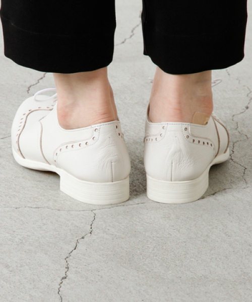 chausser(ショセ)の「「chausser/ショセ」ウィングチップレザーマニッシュシューズ(ブーツ・レディース・ホワイト/ブラック/ホワイト×ブラック/グレー・37/40/36/38/39)」の6枚目の写真