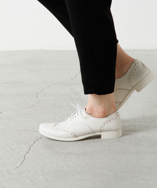 chausser(ショセ)の「「chausser/ショセ」ウィングチップレザーマニッシュシューズ(ブーツ・レディース・ホワイト/ブラック/ホワイト×ブラック/グレー・37/40/36/38/39)」の11枚目の写真