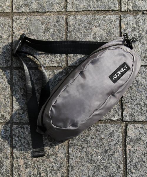 Gramicci（グラミチ）の「Gramicci(グラミチ)別注リップストップボディバッグ（ボディバッグ/ウエストポーチ・メンズ・ホワイト/ブラック/ダークグレー/レッド・FREE）」の4枚目の写真