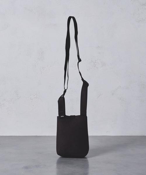 UNITED ARROWS(ユナイテッドアローズ)の「<zattu(ザッツ)> EMIL(ショルダーバッグ・メンズ・ブラック/パープル/ブラウン・FREE)」の2枚目の写真