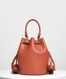 フローラルタッセルドローストリングバックルバッグ / FLORAL TASSEL DRAWSTRING BUCKET BAG