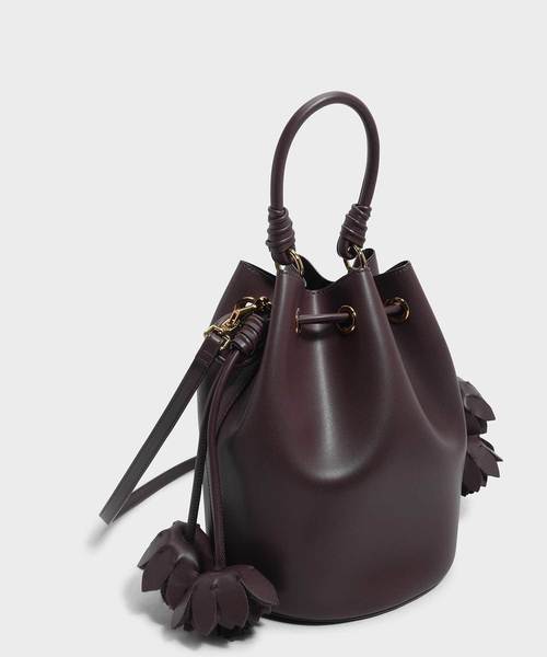 CHARLES & KEITH(チャールズ & キース)の「フローラルタッセルドローストリングバックルバッグ / FLORAL TASSEL DRAWSTRING BUCKET BAG(ハンドバッグ・レディース・ブラック/ブラウン/オレンジ・L)」の10枚目の写真