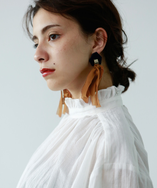 marjour（マージュール）の「CHIFFON RIBON PIERCE/EARRING（ピアス（両耳用）・レディース・ブラウン/キャメル/ブラウン系その他/イエロー系その他・ﾌﾘ-）」の6枚目の写真
