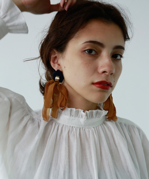 marjour（マージュール）の「CHIFFON RIBON PIERCE/EARRING（ピアス（両耳用）・レディース・ブラウン/キャメル/ブラウン系その他/イエロー系その他・ﾌﾘ-）」の7枚目の写真