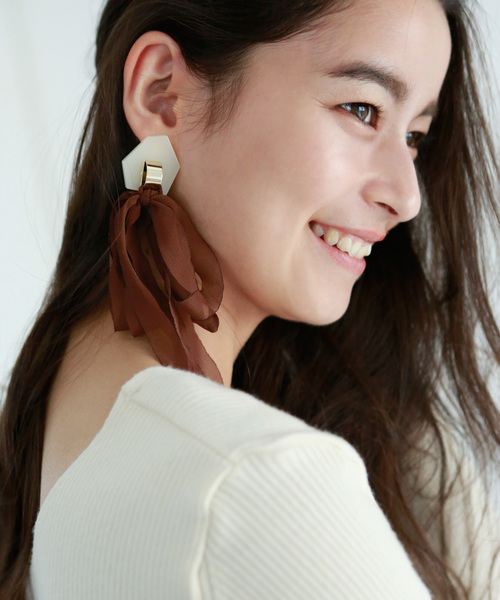 marjour（マージュール）の「CHIFFON RIBON PIERCE/EARRING（ピアス（両耳用）・レディース・ブラウン/キャメル/ブラウン系その他/イエロー系その他・ﾌﾘ-）」の13枚目の写真