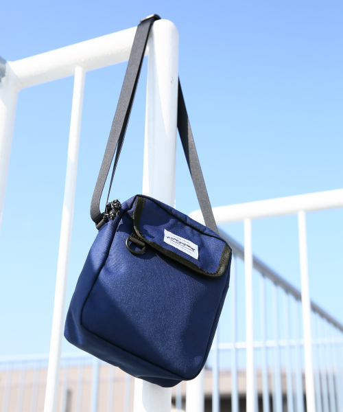 GLOBAL WORK（グローバルワーク）の「ミニショルダーSS/820395（ショルダーバッグ・メンズ・ブラック/ネイビー/レッド/カーキ・FREE）」の4枚目の写真