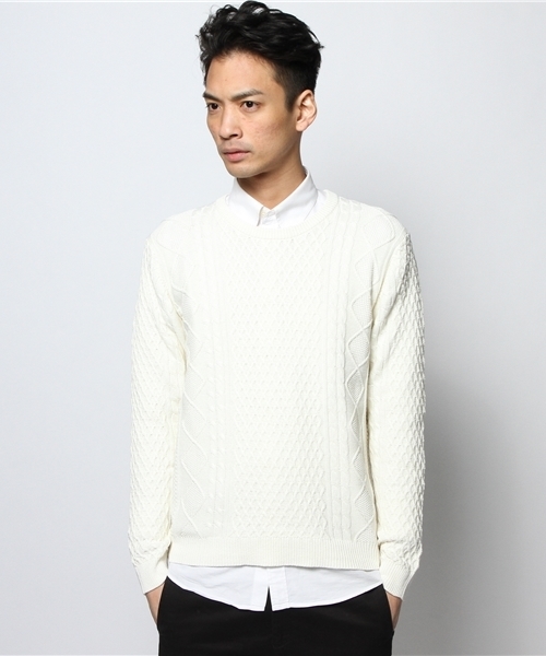 SHIPS(シップス)の「SC: コットン/9ゲージ クルーネック ランダム/アランニット(ニット/セーター・メンズ・グレー/ブラウン/ピンク/グリーン/ブルー/ネイビー/ダークブルー/ホワイト/ロイヤルブルー・LARGE/MEDIUM/X-LARGE/SMALL)」の2枚目の写真