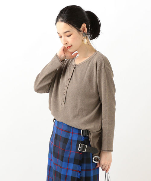 SHIPS(シップス)の「PrimaryNavyLabel:コットンワッフルヘンリーネック(Tシャツ/カットソー・レディース・ライトグレー/ベージュ・38/36)」の1枚目の写真