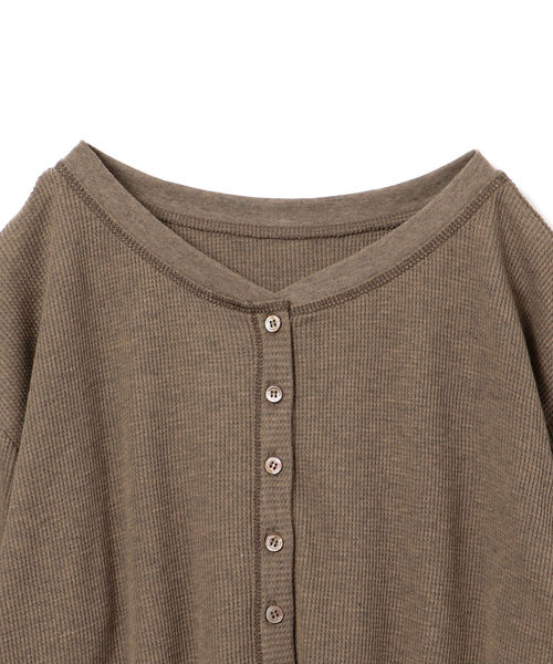 SHIPS(シップス)の「PrimaryNavyLabel:コットンワッフルヘンリーネック(Tシャツ/カットソー・レディース・ライトグレー/ベージュ・38/36)」の3枚目の写真