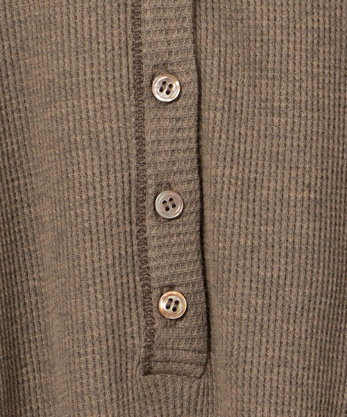 SHIPS(シップス)の「PrimaryNavyLabel:コットンワッフルヘンリーネック(Tシャツ/カットソー・レディース・ライトグレー/ベージュ・38/36)」の5枚目の写真