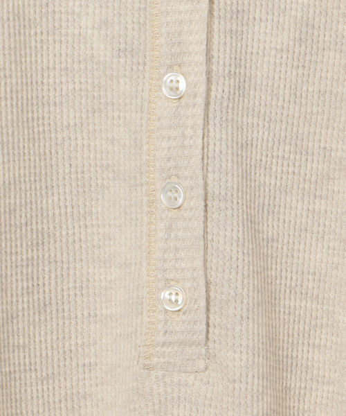 SHIPS(シップス)の「PrimaryNavyLabel:コットンワッフルヘンリーネック(Tシャツ/カットソー・レディース・ライトグレー/ベージュ・38/36)」の9枚目の写真