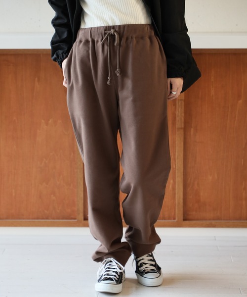 United Athle（ユナイテッドアスレ）の「雑誌 『VERY』10月号にて掲載！【United Athle】テーパードリブスウェットパンツ 5017（スウェットパンツ・メンズ・ブラック/グレー/クリーム/ホワイト/チャコールグレー/ロイヤルブルー/バーガンディー/レッド/ネイビー/パープル/オリーブ/ダークブラウン/アイボリー/イエロー・S/M/L/XL/XXL）」の7枚目の写真