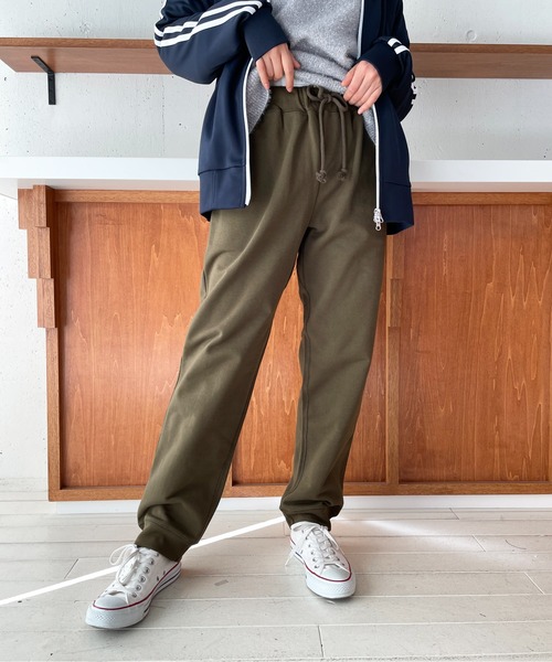 United Athle（ユナイテッドアスレ）の「雑誌 『VERY』10月号にて掲載！【United Athle】テーパードリブスウェットパンツ 5017（スウェットパンツ・メンズ・ブラック/グレー/クリーム/ホワイト/チャコールグレー/ロイヤルブルー/バーガンディー/レッド/ネイビー/パープル/オリーブ/ダークブラウン/アイボリー/イエロー・S/M/L/XL/XXL）」の9枚目の写真