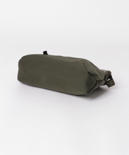 THE NORTH FACE（ザノースフェイス）の「THE NORTH FACE　Electra Tote S（ショルダーバッグ・メンズ・ブラック/カーキ・SMALL）」の6枚目の写真