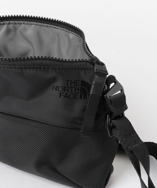 THE NORTH FACE（ザノースフェイス）の「THE NORTH FACE　Electra Tote S（ショルダーバッグ・メンズ・ブラック/カーキ・SMALL）」の9枚目の写真