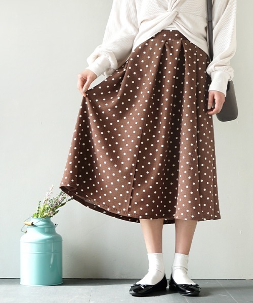 e-zakkamania stores（イーザッカマニアストアーズ）の「レトロドット フレアスカート（スカート・レディース・ブラック/ベージュ/ブラウン/ミント/テラコッタ/オリーブ/ライトブルー/ブラック系その他/アイボリー・M）」の5枚目の写真