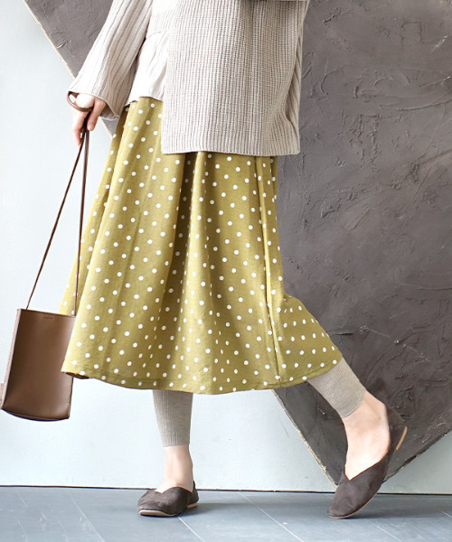 e-zakkamania stores（イーザッカマニアストアーズ）の「レトロドット フレアスカート（スカート・レディース・ブラック/ベージュ/ブラウン/ミント/テラコッタ/オリーブ/ライトブルー/ブラック系その他/アイボリー・M）」の8枚目の写真