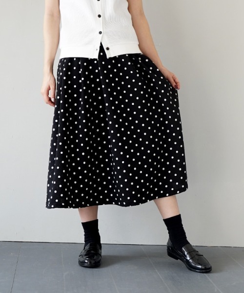 e-zakkamania stores（イーザッカマニアストアーズ）の「レトロドット フレアスカート（スカート・レディース・ブラック/ベージュ/ブラウン/ミント/テラコッタ/オリーブ/ライトブルー/ブラック系その他/アイボリー・M）」の3枚目の写真