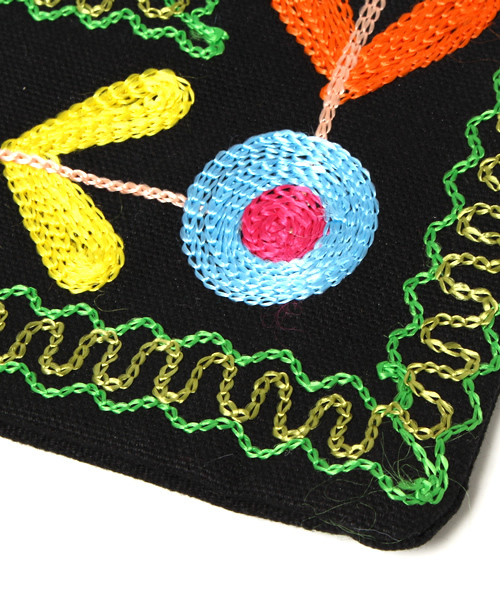 Amina（アミナ）の「【チャイハネ】カシミール刺繍　クッションカバー（クッション/クッションカバー・レディース・ブラック/ブルー/パープル/レッド/ホワイト/イエロー・FREE）」の10枚目の写真