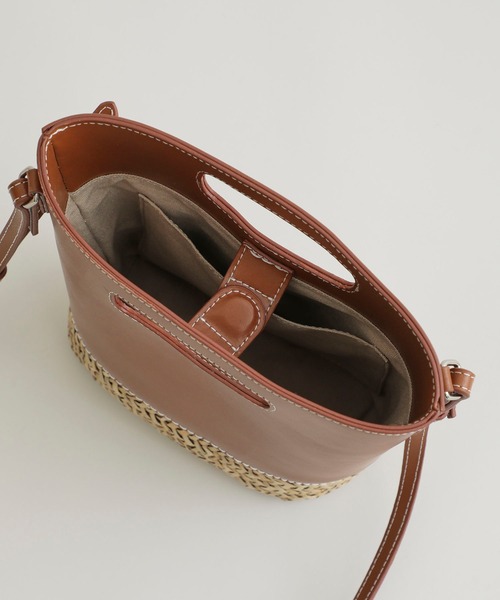 YAHKI(ヤーキ)の「【YAHKI(ヤーキ)】2WAYレザー切り替えショルダーバッグ/YH-385(ショルダーバッグ・レディース・ブラック/ブラウン/アイボリー・FREE)」の18枚目の写真