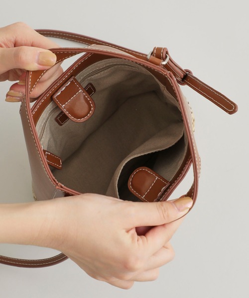 YAHKI(ヤーキ)の「【YAHKI(ヤーキ)】2WAYレザー切り替えショルダーバッグ/YH-385(ショルダーバッグ・レディース・ブラック/ブラウン/アイボリー・FREE)」の19枚目の写真