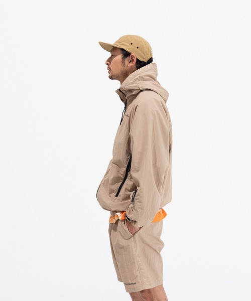 MAGIC NUMBER（マジック ナンバー）の「【MAGIC NUMBER】ESSENTIAL NYLON JK（ナイロンジャケット・メンズ・ベージュ/ブラック・MEDIUM/X-LARGE/LARGE）」の13枚目の写真