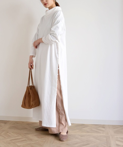 HER CLOSET(ハークローゼット)の「【HERCLOSET】スタンドカラーヘビーウェイトロングワンピース(ワンピース・レディース・ブラック/オフホワイト/ブルー/グレイッシュベージュ・M)」の2枚目の写真