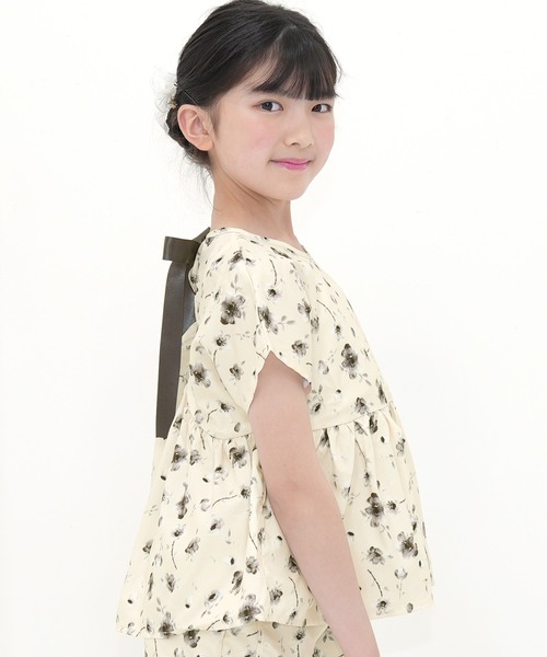 Bee des Bee（ビーデスビー）の「バックリボンフレアトップス（シャツ/ブラウス・キッズ・ライトブルー/ネイビー/ラベンダー/ローズ/ベージュ/ライトグレー/ブラック/ピンクベージュ/イエロー/ミント/カーキ/ホワイト/ライトイエロー/アイボリー/ライラック/ブラック系/チェリーピンク/アイボリー系2/アイボリー系1/ブルー系その他/ベージュ系その他/アイボリー系3/ブラック系その他/ホワイト系その他/パープル系その他・110cm/120cm/130cm/140cm/150cm/100cm）」の13枚目の写真