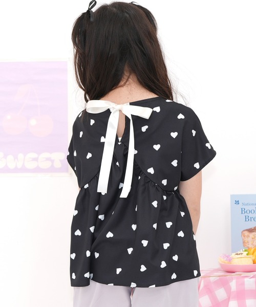 Bee des Bee（ビーデスビー）の「バックリボンフレアトップス（シャツ/ブラウス・キッズ・ライトブルー/ネイビー/ラベンダー/ローズ/ベージュ/ライトグレー/ブラック/ピンクベージュ/イエロー/ミント/カーキ/ホワイト/ライトイエロー/アイボリー/ライラック/ブラック系/チェリーピンク/アイボリー系2/アイボリー系1/ブルー系その他/ベージュ系その他/アイボリー系3/ブラック系その他/ホワイト系その他/パープル系その他・110cm/120cm/130cm/140cm/150cm/100cm）」の6枚目の写真