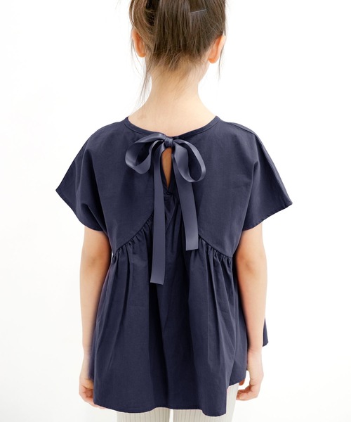 Bee des Bee（ビーデスビー）の「バックリボンフレアトップス（シャツ/ブラウス・キッズ・ライトブルー/ネイビー/ラベンダー/ローズ/ベージュ/ライトグレー/ブラック/ピンクベージュ/イエロー/ミント/カーキ/ホワイト/ライトイエロー/アイボリー/ライラック/ブラック系/チェリーピンク/アイボリー系2/アイボリー系1/ブルー系その他/ベージュ系その他/アイボリー系3/ブラック系その他/ホワイト系その他/パープル系その他・110cm/120cm/130cm/140cm/150cm/100cm）」の16枚目の写真