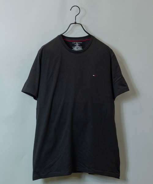 TOMMY(トミー)の「TOMMY-CREW NECK CORE FLAG-SSTEE/トミー ヒルフィガー 半袖 Tシャツ(Tシャツ/カットソー・メンズ・ホワイト/ブラック・M/L/XL)」の1枚目の写真