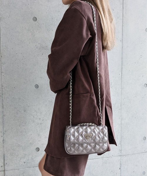 GUESS キルティング ブラックショルダーバッグ GUESS ショルダーバッグ バッグ GUESS/ゲス フェイクレザー