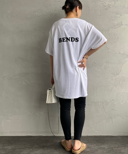 bend(s)（ベンズ）の「[BENDS×JEANS FACTORY/ベンズ×ジーンズファクトリー] 別注 グラフィックプリントTシャツ PL（Tシャツ/カットソー・レディース・ホワイト/チャコールグレー・M/L）」の4枚目の写真