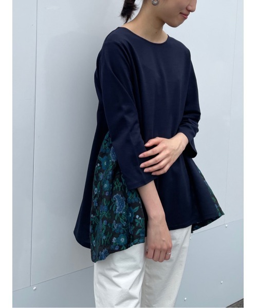 BEARDSLEY（ビアズリー）の「花ジャガードカットソー（Tシャツ/カットソー・レディース・ネイビー/グレー・FREE）」の2枚目の写真