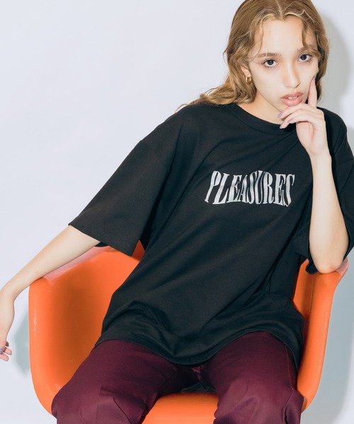 PLEASURES ロゴ GOD MADE IT クルーネック Tシャツ 送料関税込み GOD SELECTION XXX ゴッドセレクション プリント 丸首 クルー