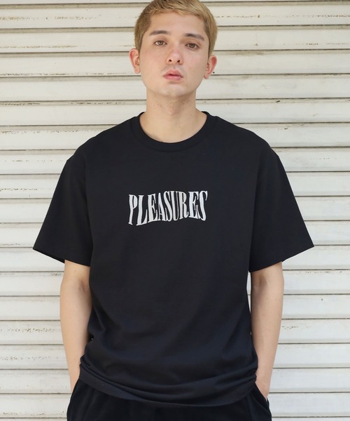 PLEASURES レボリューション ロゴ クルーネック Tシャツ 関税込 PLEASURES（プレジャー）の「PLEASURES/プレジャーズ REVEAL