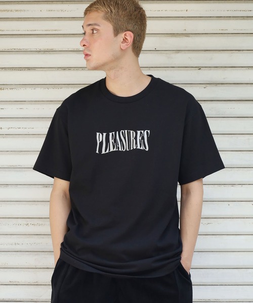 PLEASURES ブランドロゴ クルーネック 半袖 Tシャツ 送料関税込 PLEASURES/プレジャーズ PARTY LOGO T-SHIRT ビッグシルエット