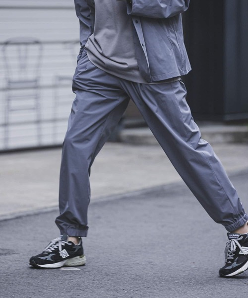 URBAN RESEARCH（アーバンリサーチ）の「タスランナイロンリラックスジョガーパンツ（その他パンツ・メンズ・ベージュ/グレー系その他/ブルー系その他・MEDIUM/LARGE）」の19枚目の写真