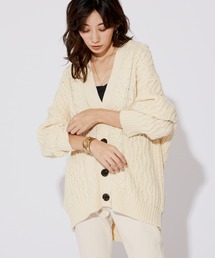 ケーブルニットVカーデ