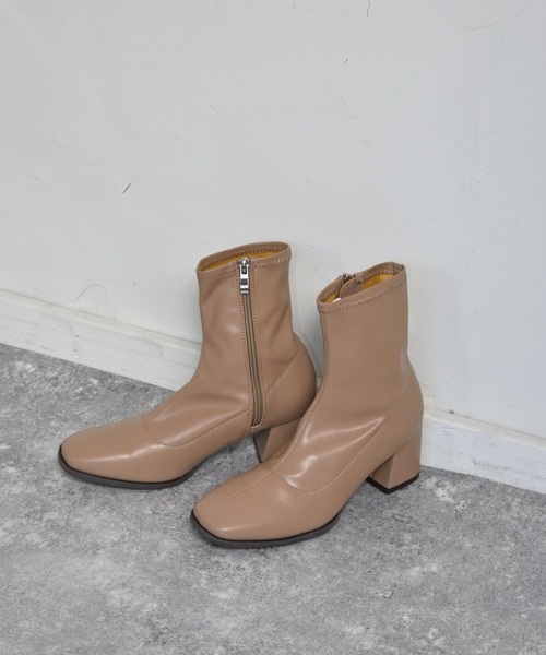 RETRO GIRL（レトロガール）の「ストレッチショートブーツ（ブーツ・レディース・ブラック/ベージュ/オフホワイト/ダークブラウン・M/L）」の4枚目の写真