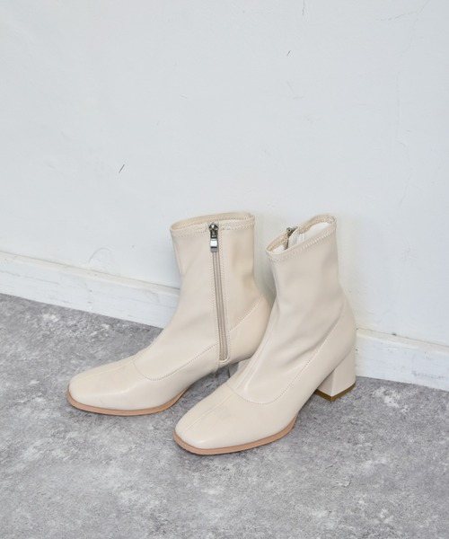 RETRO GIRL（レトロガール）の「ストレッチショートブーツ（ブーツ・レディース・ブラック/ベージュ/オフホワイト/ダークブラウン・M/L）」の2枚目の写真