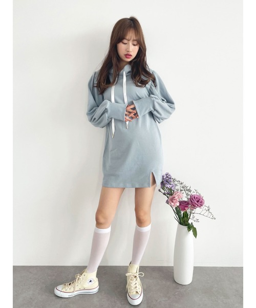 Honey Salon（ハニーサロン）の「fallin刺繍ミニ裏毛フーディワンピース（ワンピース・レディース・ホワイト/ブラック/ブルー・FREE）」の6枚目の写真