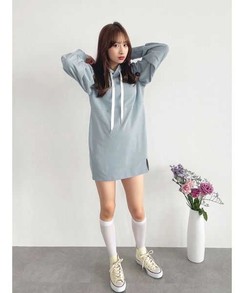 Honey Salon（ハニーサロン）の「fallin刺繍ミニ裏毛フーディワンピース（ワンピース・レディース・ホワイト/ブラック/ブルー・FREE）」の7枚目の写真