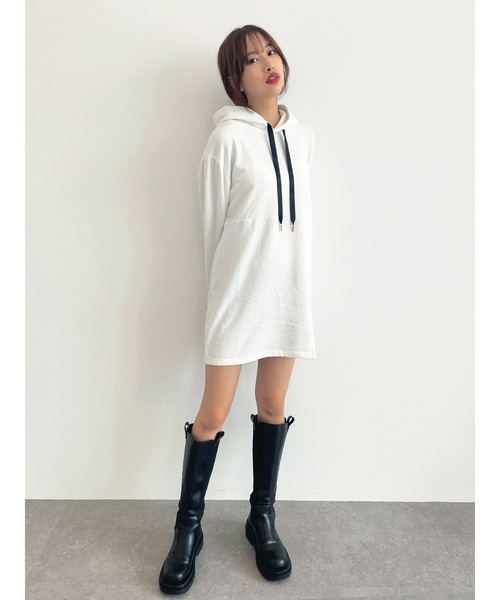 Honey Salon（ハニーサロン）の「fallin刺繍ミニ裏毛フーディワンピース（ワンピース・レディース・ホワイト/ブラック/ブルー・FREE）」の9枚目の写真